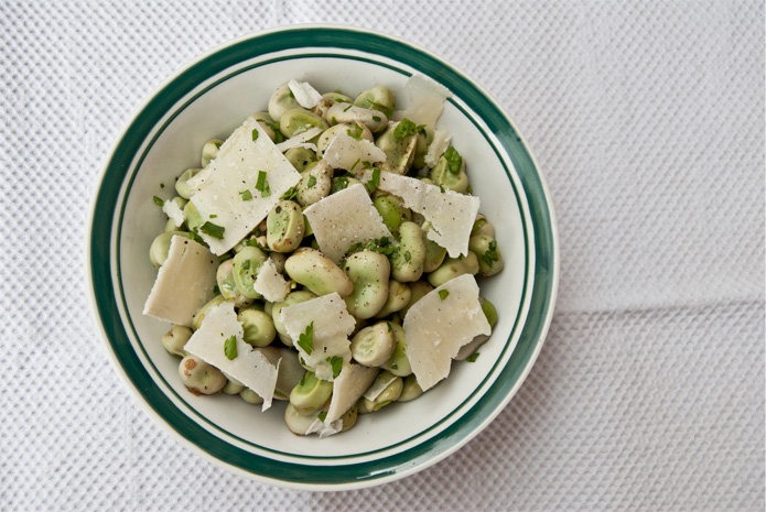 Recette italienne salade de fève et pecorino